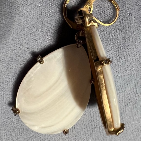 Large and light teardrop Mother of Pearl & Swarovski earrings - Picture 7 of 8